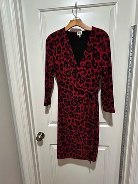 Anne Klein women’s size M side ties-Style Red & Black Leopard Print Dress. Nice!
